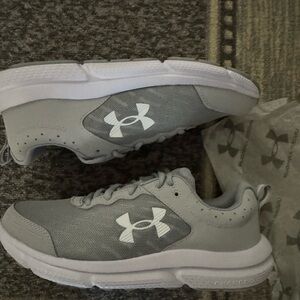 Under Armour Gray Boys' Athletic Running Shoes 8 wide